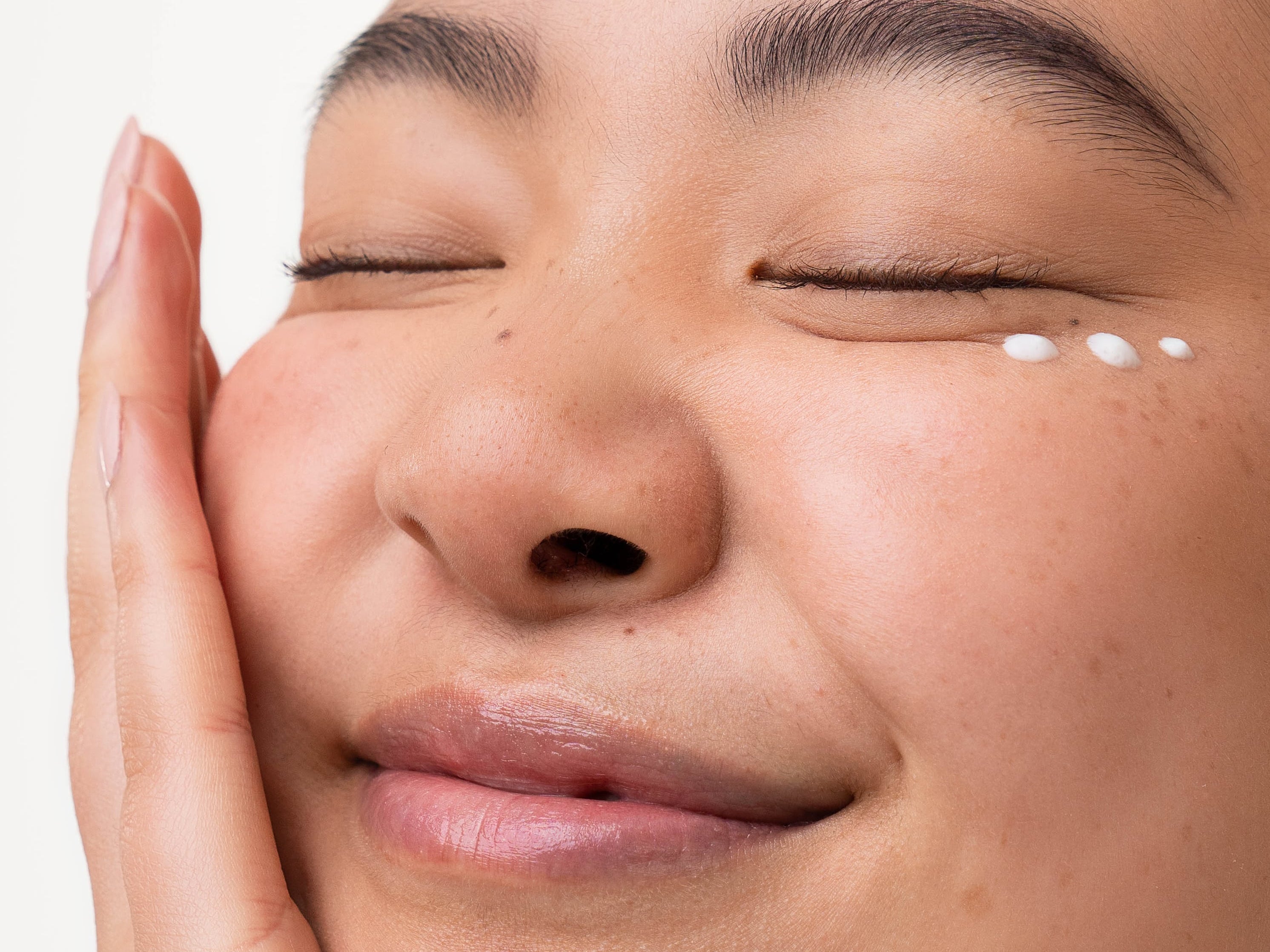Power of Poppy - Why this is the best Caffeine alternative to Treat Under-eye Circles.